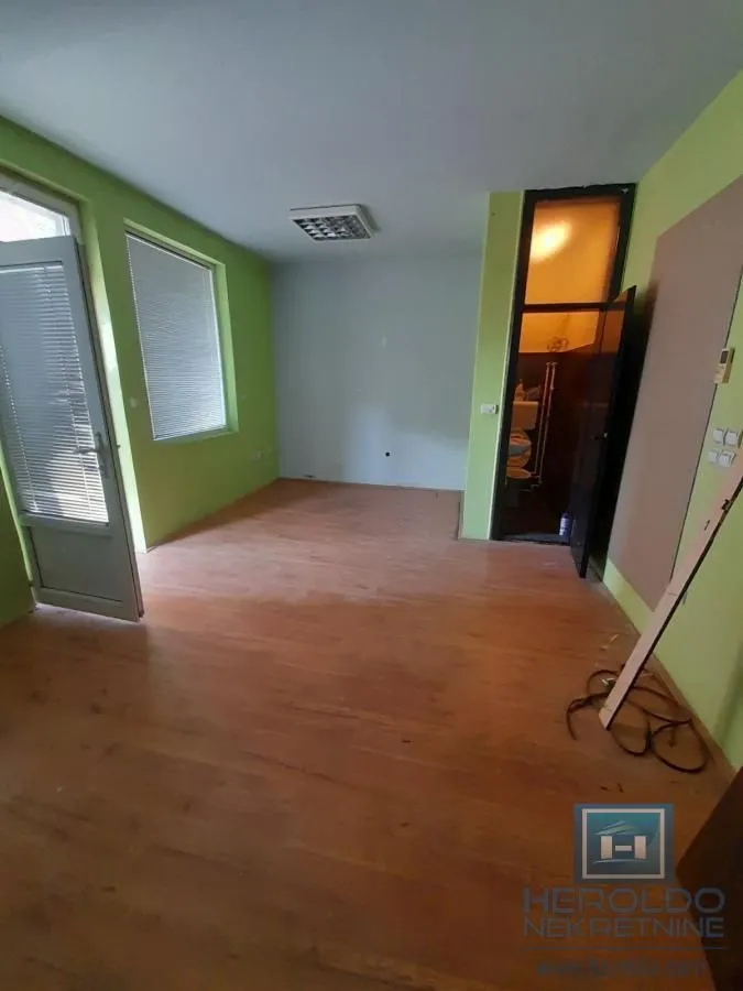 Izdavanje, poslovni prostor, 20m², Centar, Jagodina