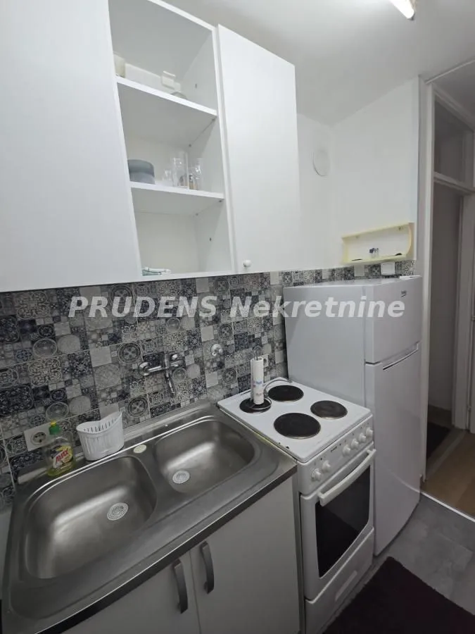 Izdavanje, jednosoban stan, 28m², Rakovica, Beograd