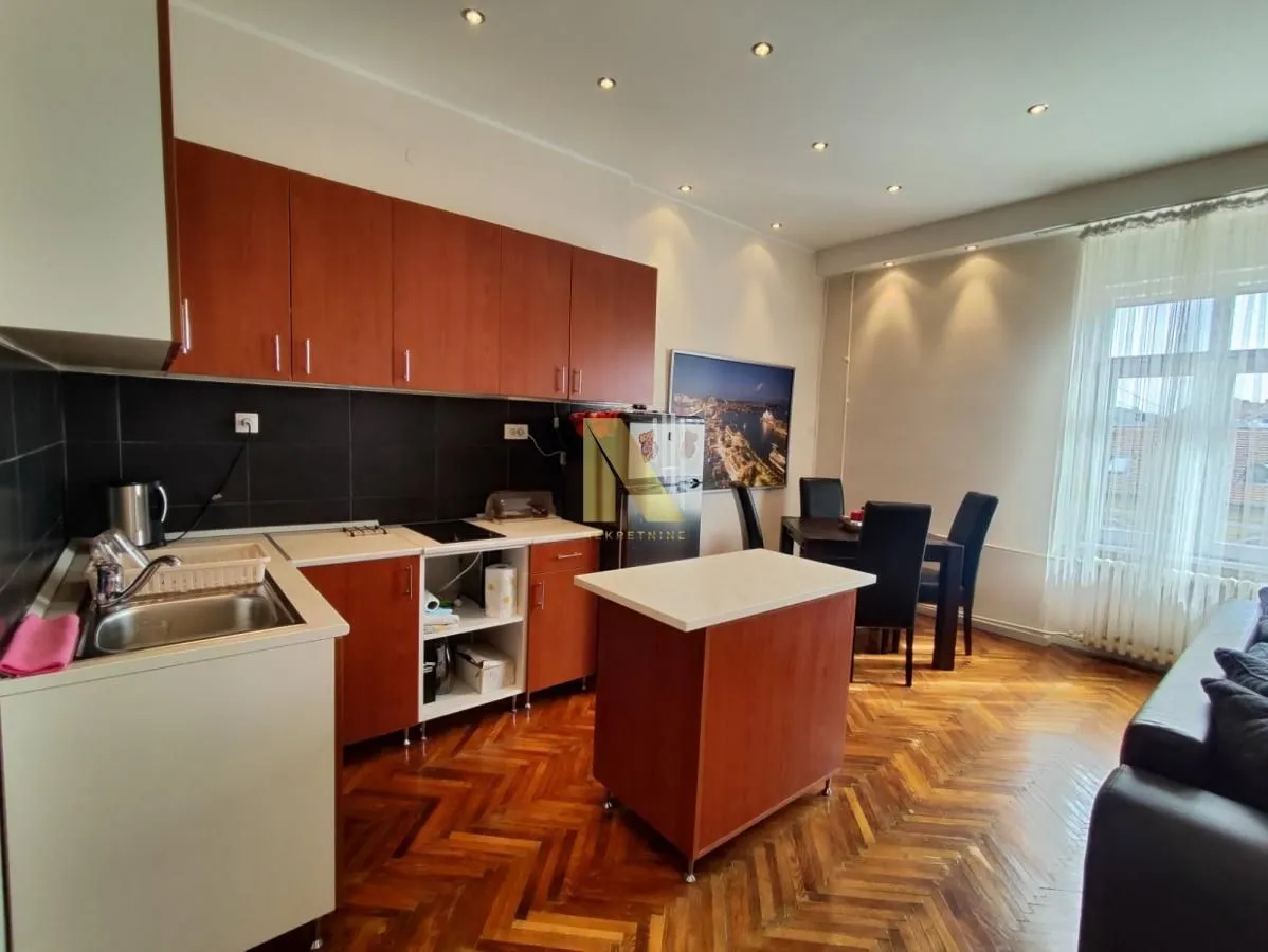 Prodaja, dvosoban stan, 63m², Centar, Novi Sad