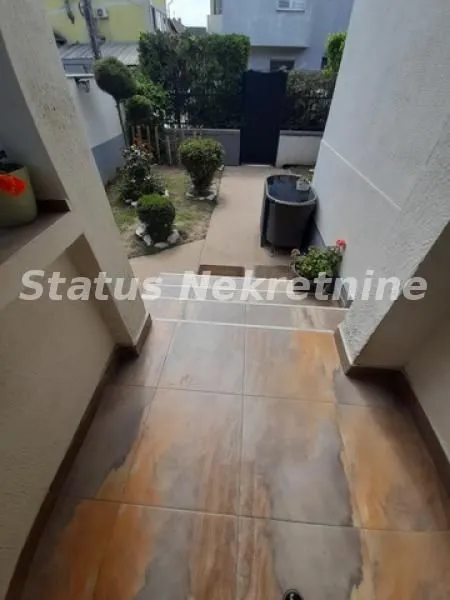 Prodaja, kuća, 157m², Salajka, Novi Sad Sve Podlokacije