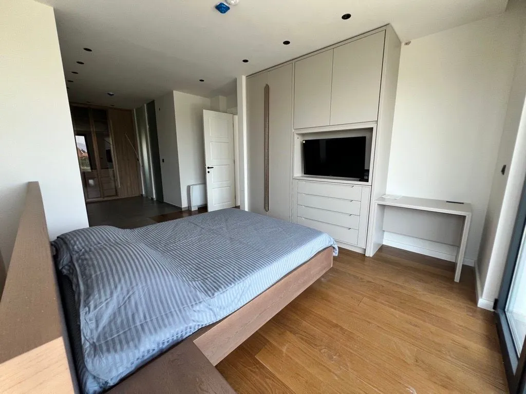 Izdavanje, kuća, 230m², Gornja Gorica, Podgorica