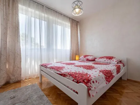 Izdavanje, dvosoban stan, 75m², Pejton, Podgorica - image 16