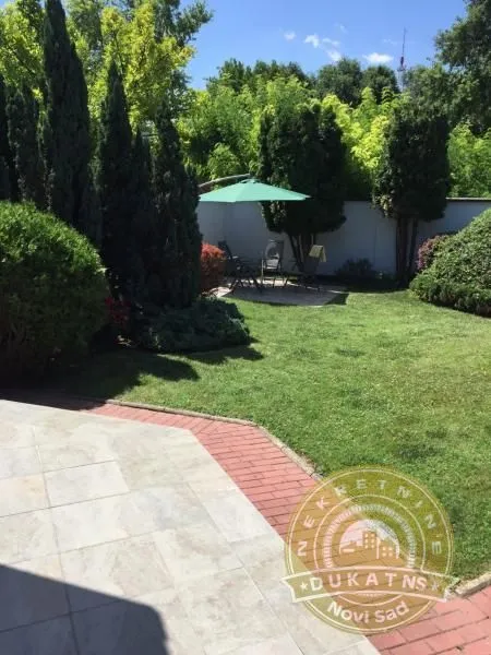 Prodaja, kuća, 420m², Kać, Novi Sad Sve Podlokacije