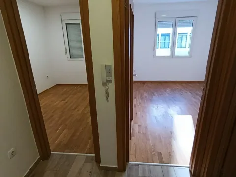 Sale, one bedroom apartment, 43m², Blok 6, Podgorica - image 4