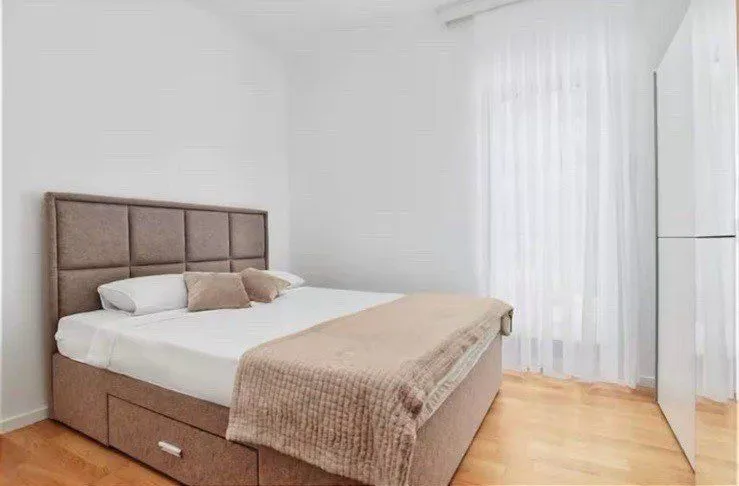 Prodaja, dvosoban stan, 74m², Dobrota, Kotor