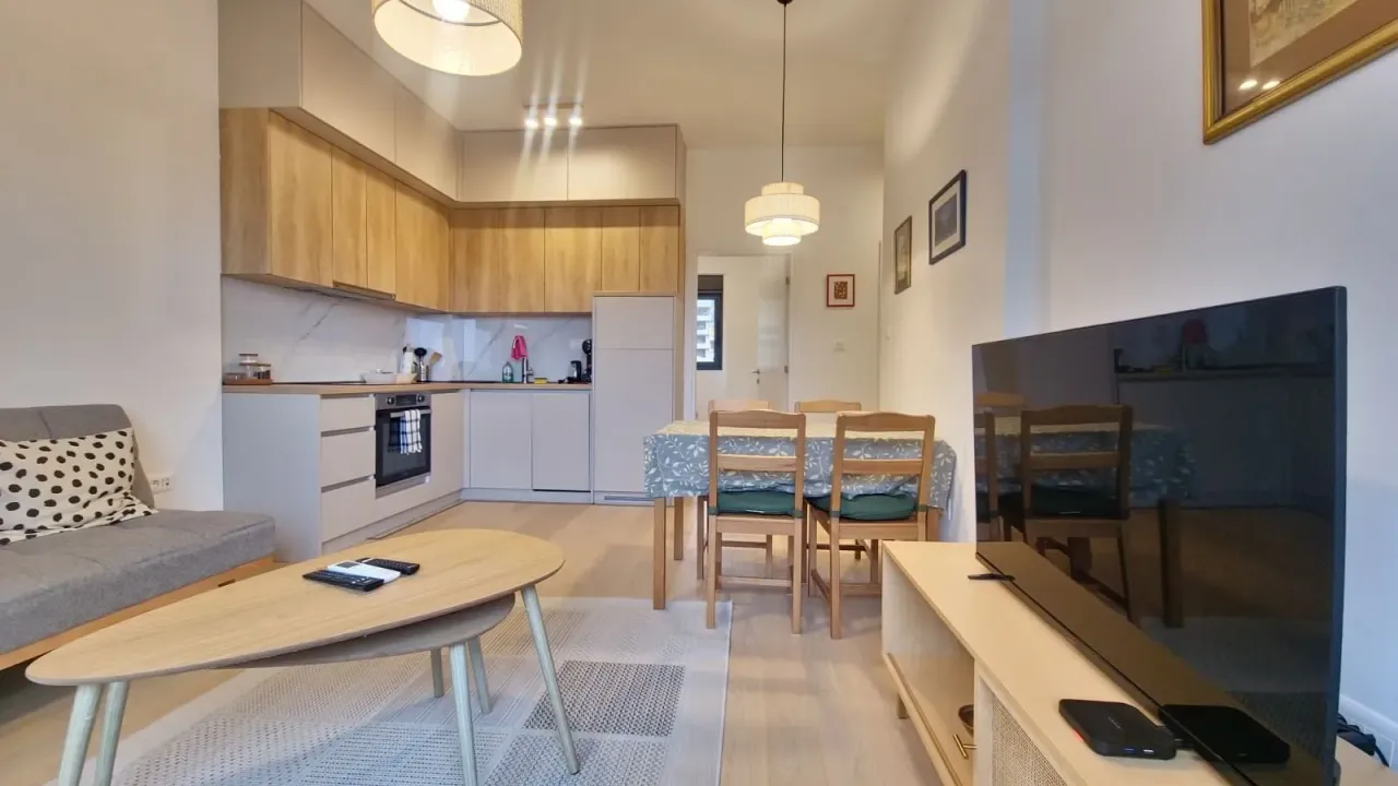 Izdavanje, jednosoban stan, 44m², Bečići, Budva