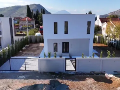 Izdavanje, kuća, 225m², Gornja Gorica, Podgorica - image 6