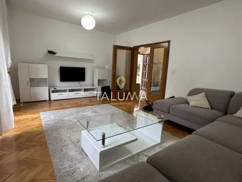 Izdavanje, kuća, 130m², Stari Aerodrom, Podgorica - image 4