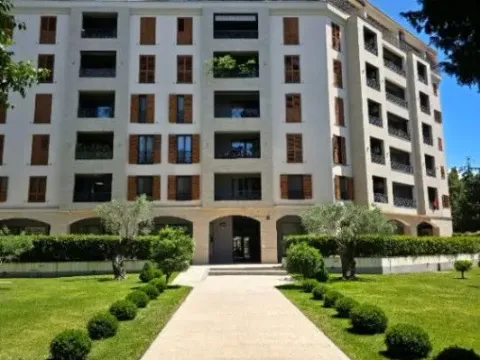 Prodaja, trosoban stan, 133m2, Centar, Podgorica Prodaja, trosoban stan, 133m2, Centar, Podgorica