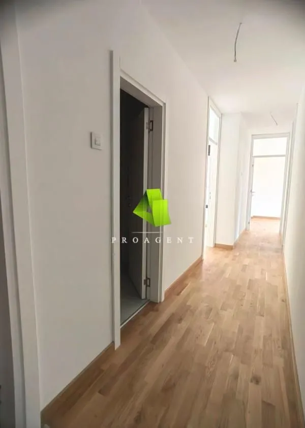 Prodaja, trosoban stan, 79m², Medijana, Niš