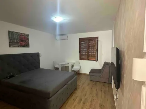 Rent, studio apartment, 30m², Budva, Crna Gora - image 1