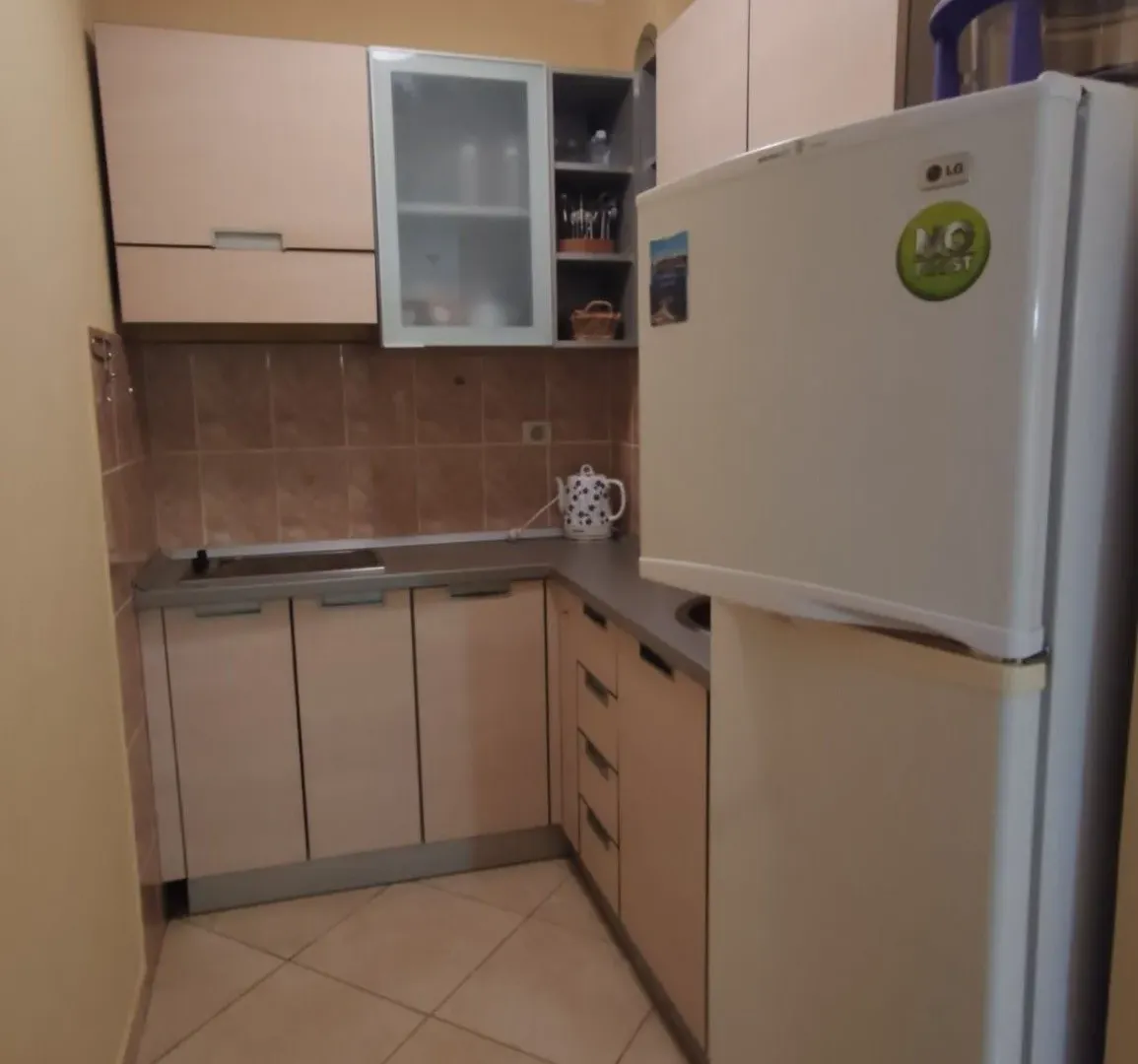 Izdavanje, jednosoban stan, 44m², Bečići, Budva