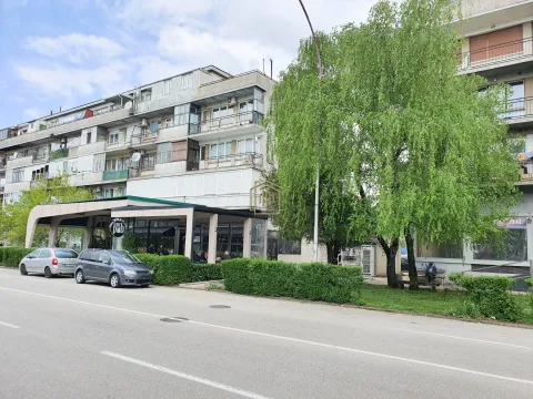 Rent, office space, 95m², Centar, Nikšić - image 2