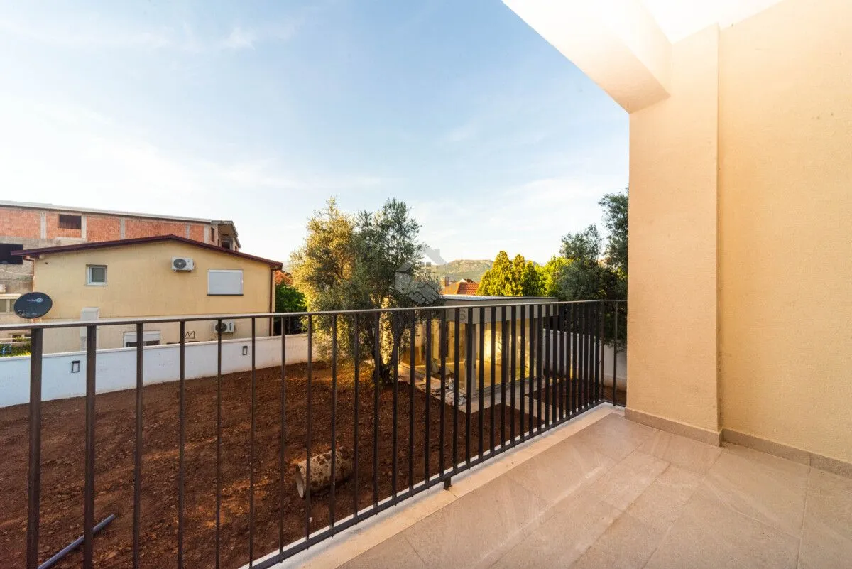 Izdavanje, kuća, 280m², Stari Aerodrom, Podgorica