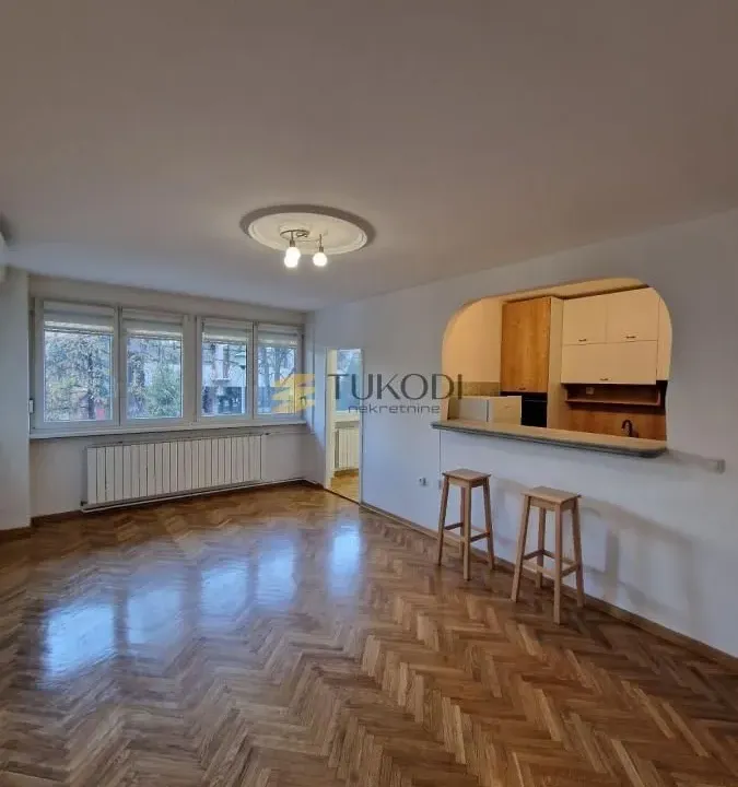 Izdavanje, dvosoban stan, 51m², Novi Beograd Blok 21, Novi Beograd Sve Podlokacije