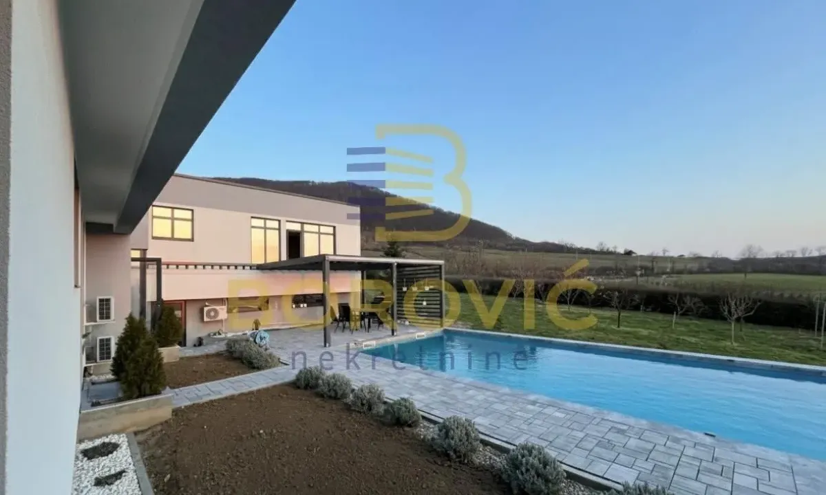 Prodaja, kuća, 580m², Sopot, Beograd