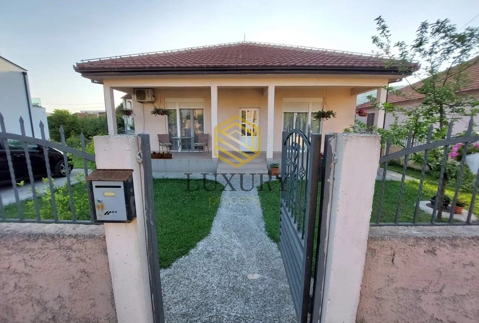 Izdavanje, kuća, 120m², Tološi, Podgorica