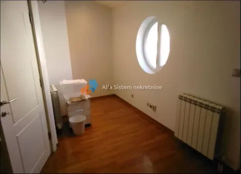 Empty room with wooden flooring, a radiator, and a round window. - image 19