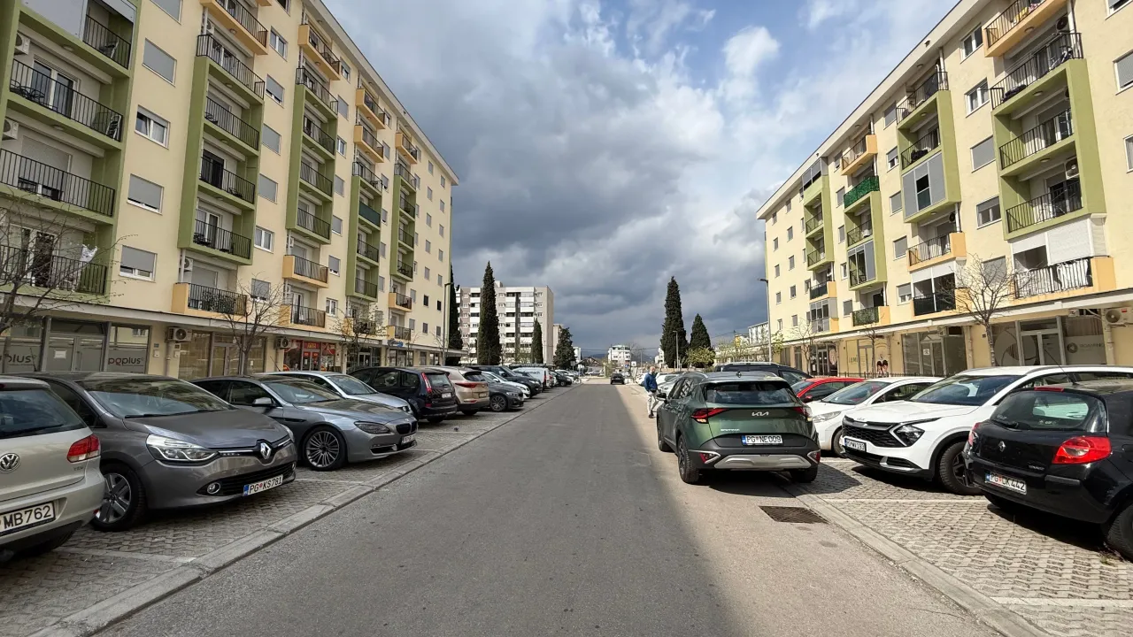 Rent, office space, 42m², Pobrežje, Podgorica