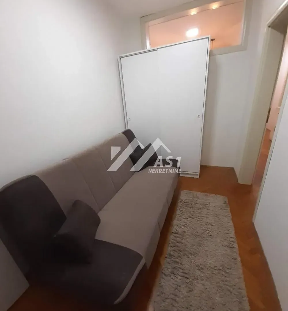 Izdavanje, jednosoban stan, 39m², Bulevar Oslobodjenja, Novi Sad Sve Podlokacije