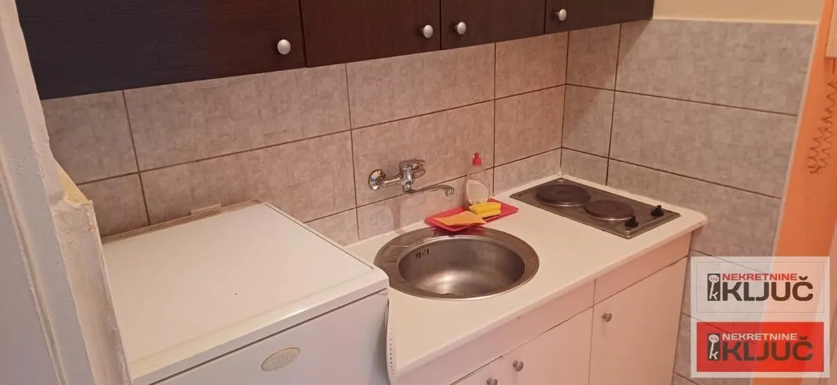 Izdavanje, garsonjera, 27m², Centar, Novi Sad