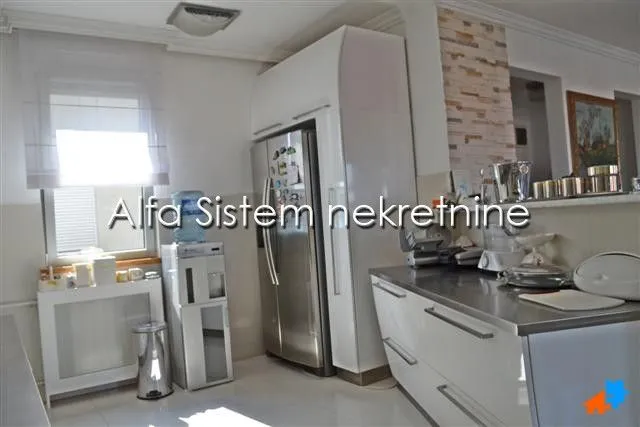 Rent, apartment, 230m², Čubura, Beograd