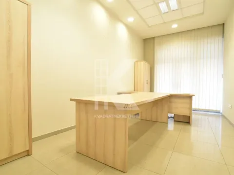 Rent, office space, 155m², Stari Aerodrom, Podgorica - image 1