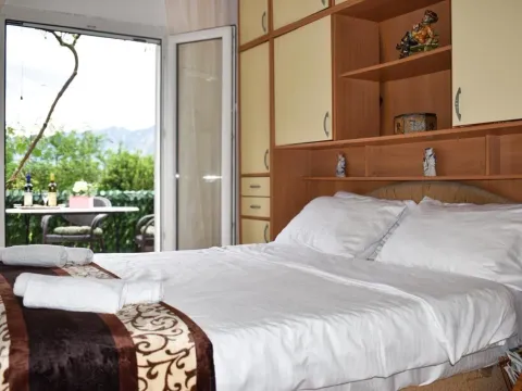 Rent, two bedroom apartment, 68m², Škaljari, Kotor - image 4