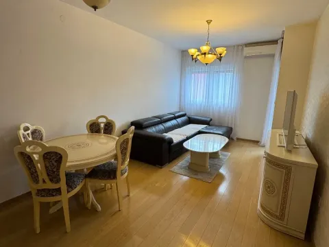 Izdavanje, jednosoban stan, 47m², City Kvart, Podgorica - image 1