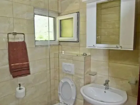 Izdavanje, jednosoban stan, 50m², Centar, Budva - image 6