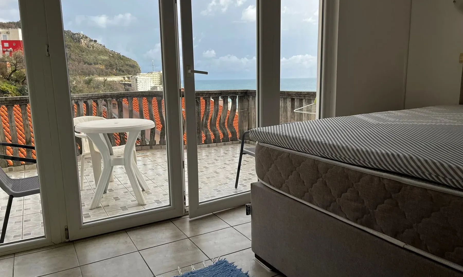 Izdavanje, jednosoban stan, 55m², Rafailovići, Budva