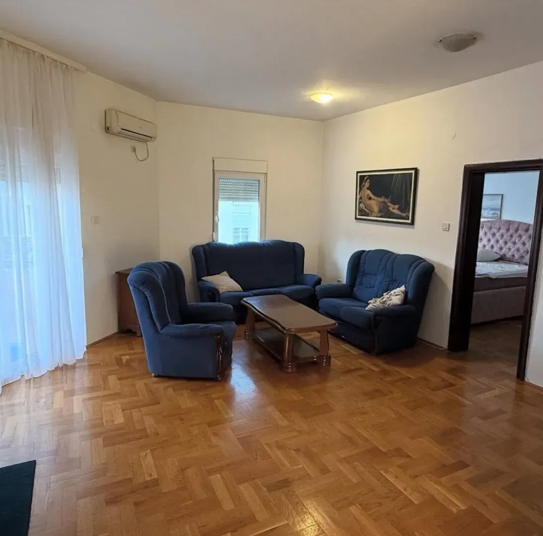 Izdavanje, dvosoban stan, 65m², Krivi Most, Podgorica