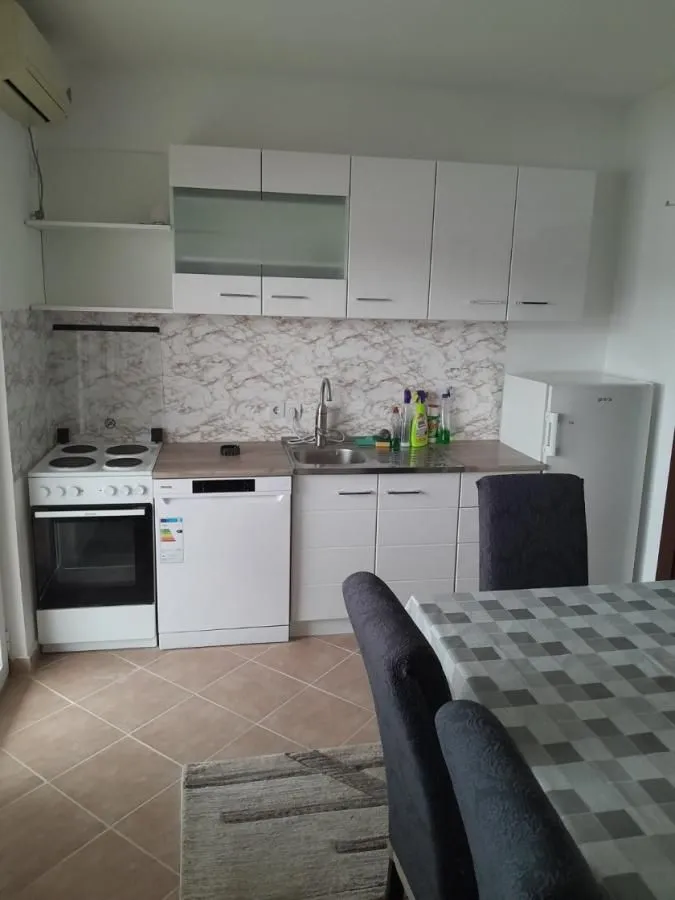 Rent, three bedroom apartment, 120m², Tivat, Crna Gora