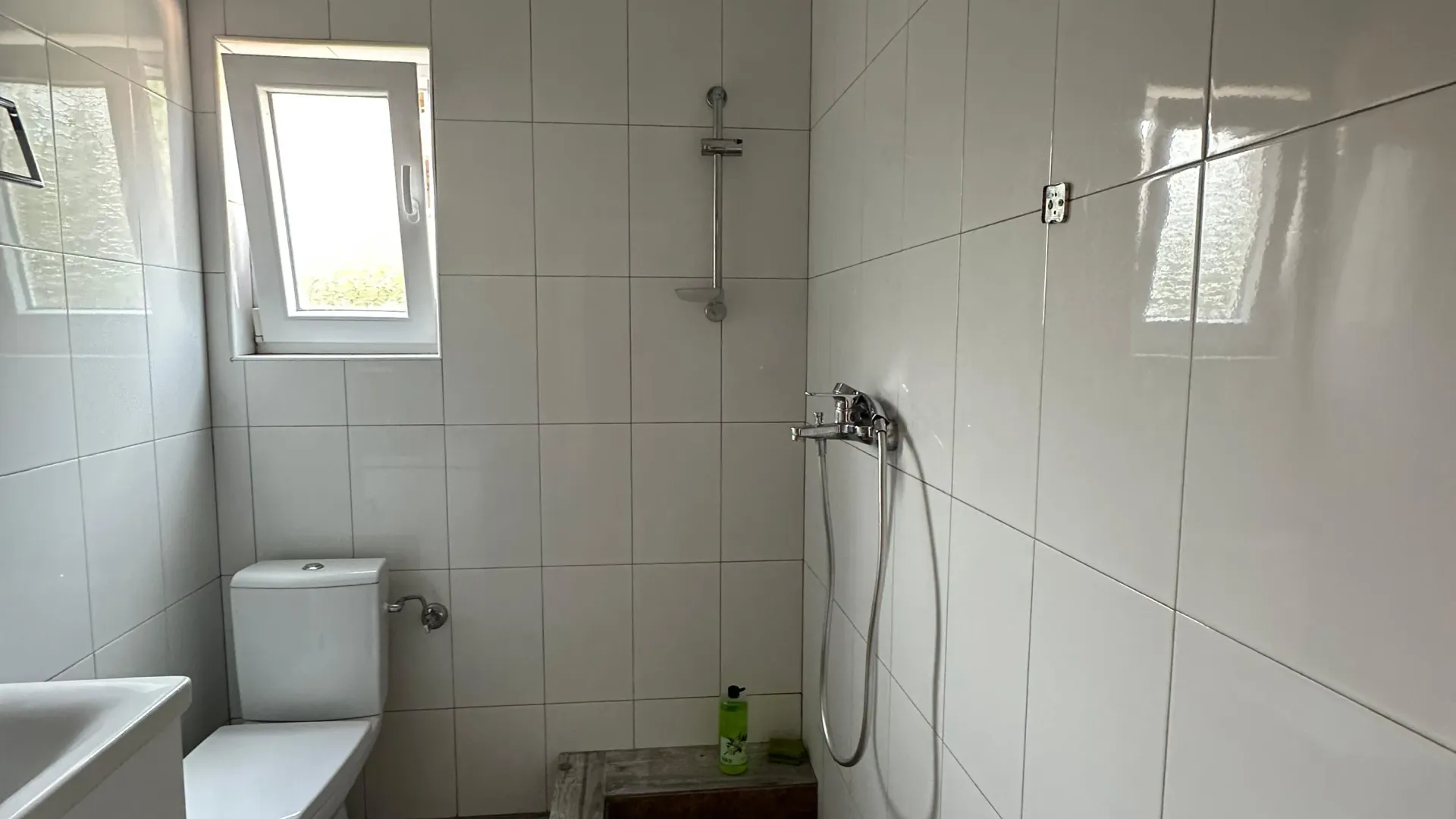 Izdavanje, kuća, 180m², Krašići, Tivat
