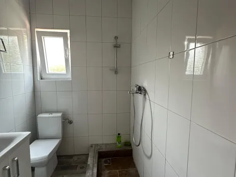 Izdavanje, kuća, 180m², Krašići, Tivat - image 35