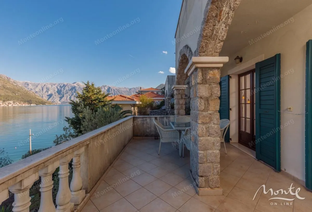 Prodaja, dvosoban stan, 84m², Kostanjica, Kotor