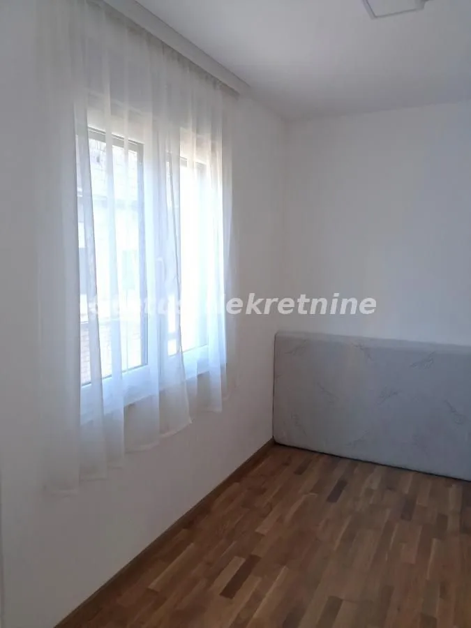 Prodaja, četvorosoban stan, 98m², Petrovaradin, Novi Sad