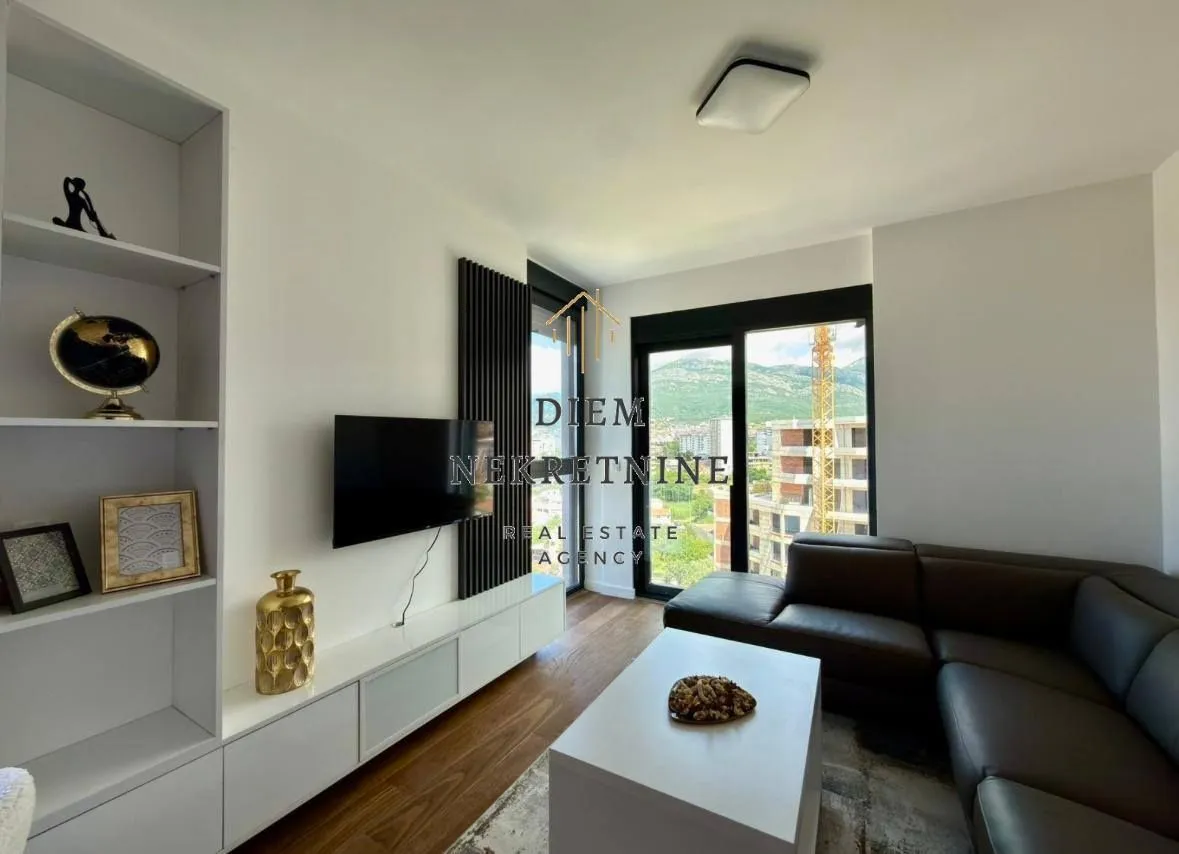 Rent, one bedroom apartment, 49m², Centar, Bar