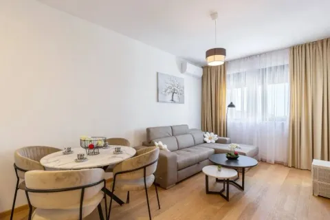 Rent, one bedroom apartment, 50m², Bečići, Budva - image 3