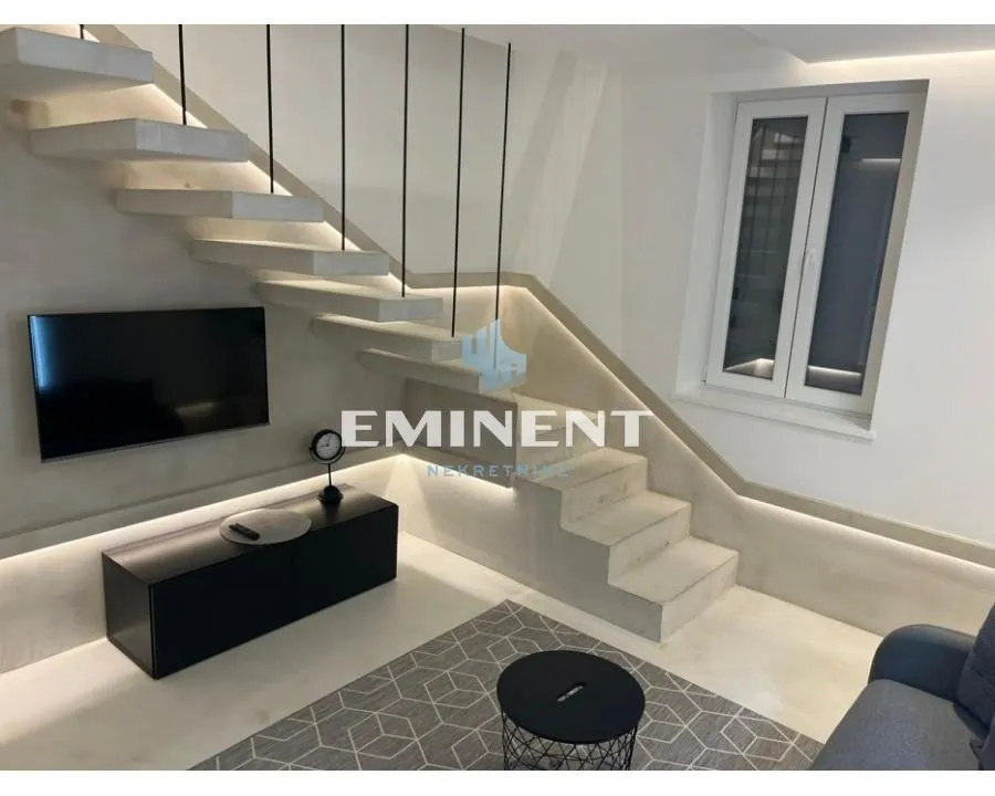 Izdavanje, dvosoban stan, 50m², Vračar Sve Podlokacije, Beograd