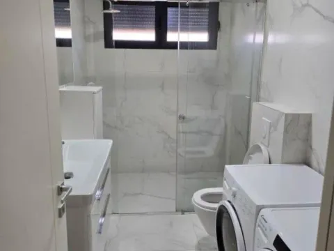 Izdavanje, trosoban stan, 130m², Nova Dalmatinska, Podgorica - image 4