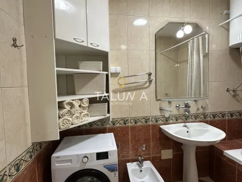 Izdavanje, trosoban stan, 114m², Momišići, Podgorica - image 4