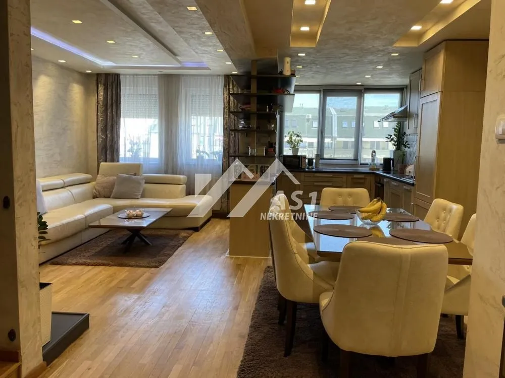 Prodaja, četvorosoban stan, 105m², Bulevar Evrope, Novi Sad Sve Podlokacije
