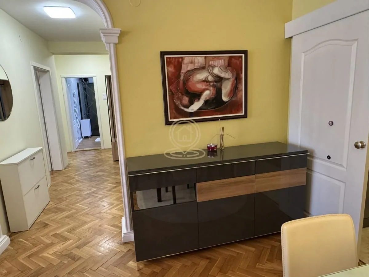 Izdavanje, trosoban stan, 76m², Centar, Novi Sad
