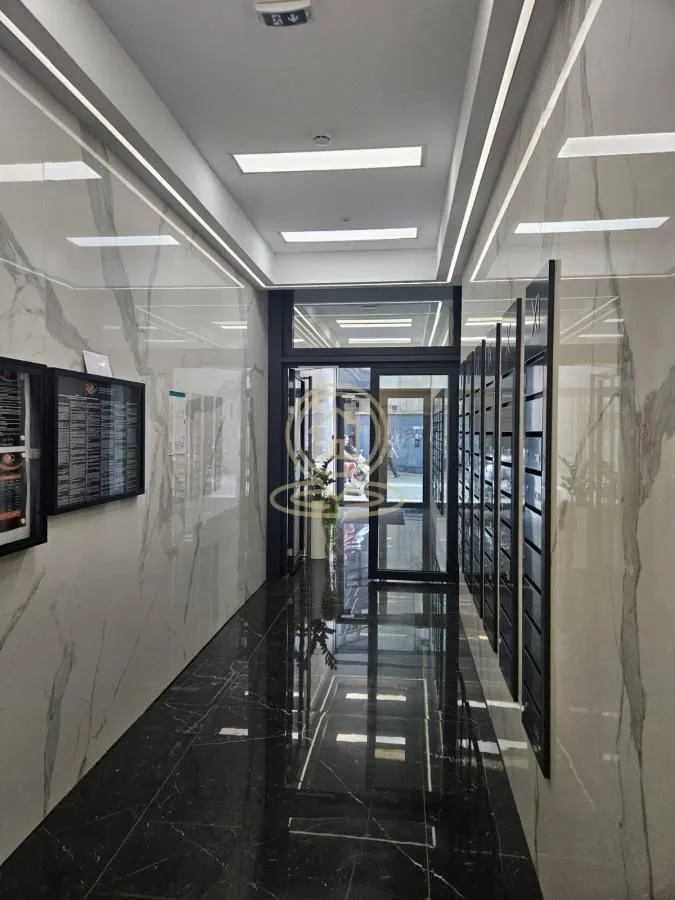 Izdavanje, dvosoban stan, 49m², Centar, Novi Sad
