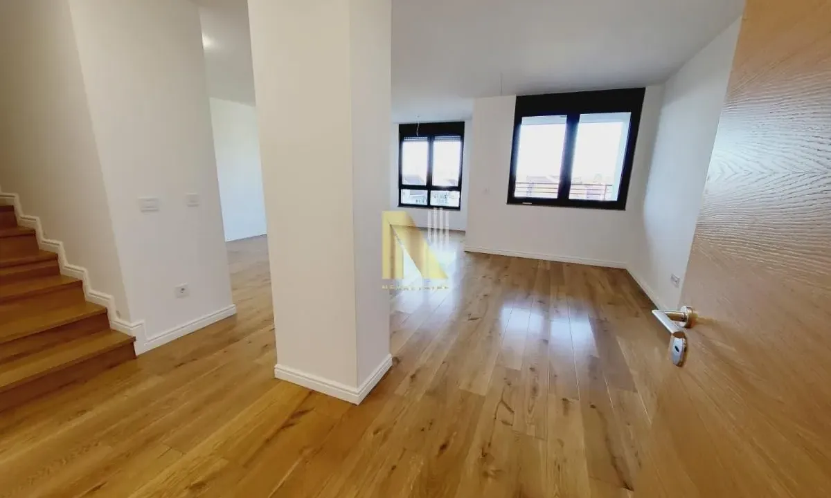 Prodaja, četvorosoban stan, 170m², Grbavica, Novi Sad Sve Podlokacije