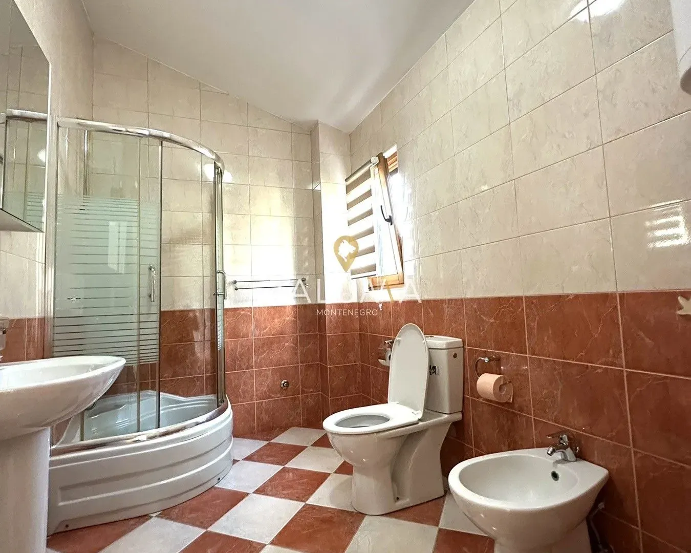 Rent, house, 130m², Zelenika, Podgorica