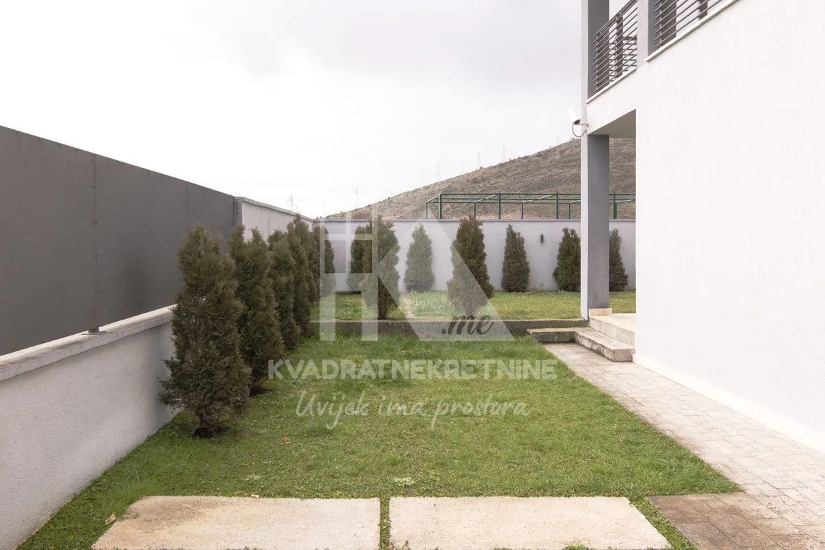 Sale, house, 250m², Tološi, Podgorica
