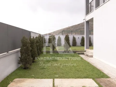 Prodaja, kuća, 250m², Tološi, Podgorica - image 5