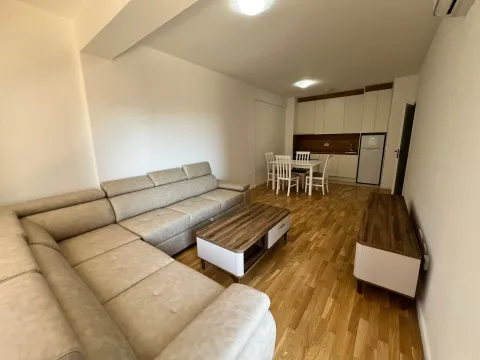 Izdavanje, dvosoban stan, 64m², Stari Aerodrom, Podgorica - image 1